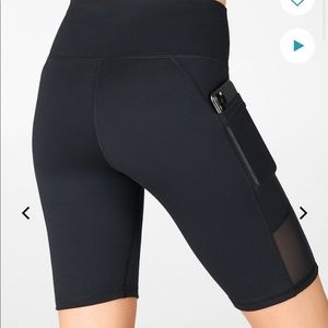 Fabletics On the Go Biker Shorts 9”